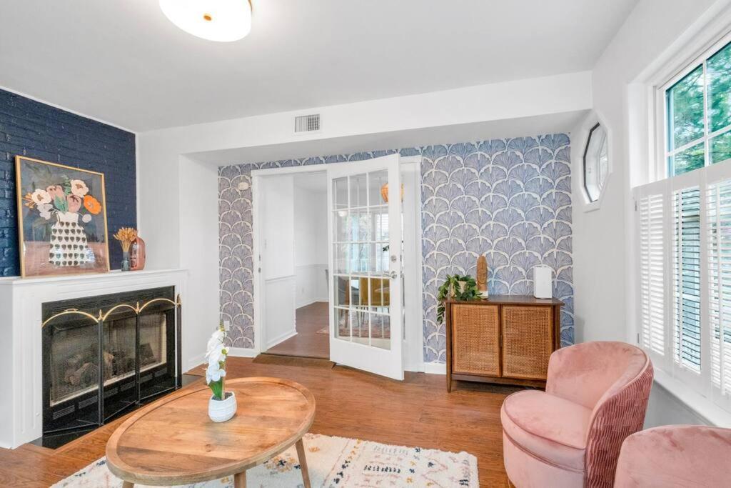 Brand New, Renovated Urban Oasis With Plenty Of Parking Holiday home *