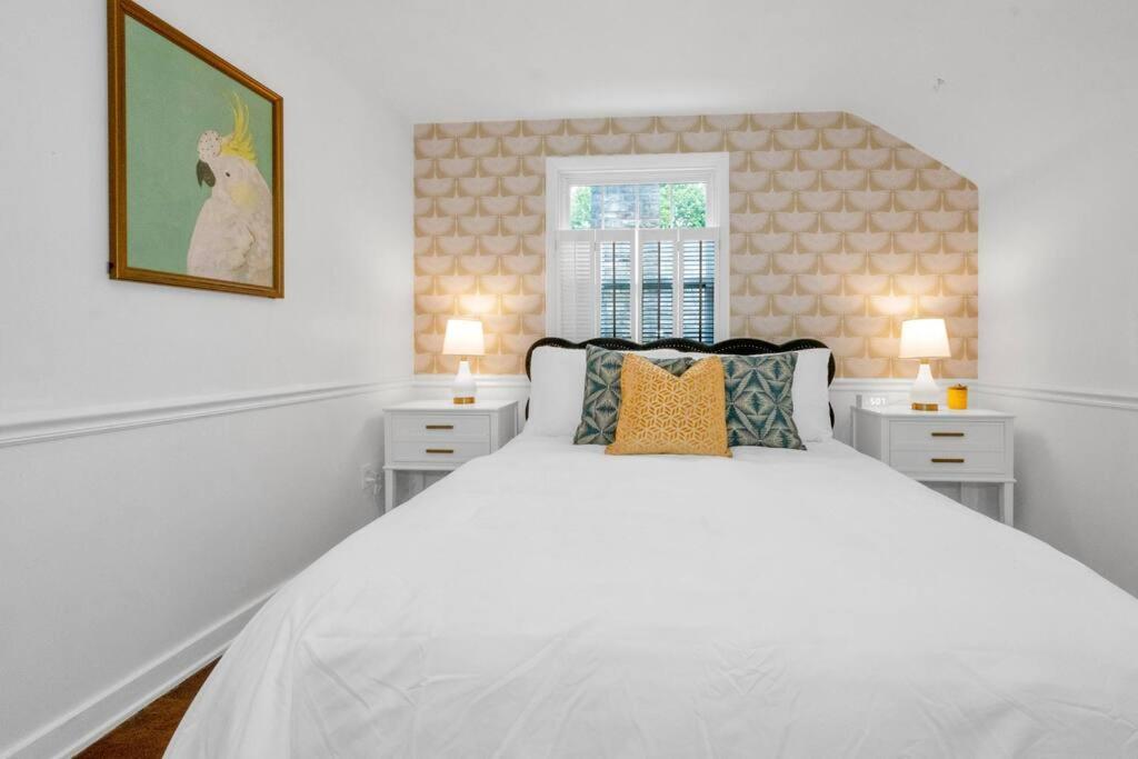 Brand New, Renovated Urban Oasis With Plenty Of Parking Holiday home *