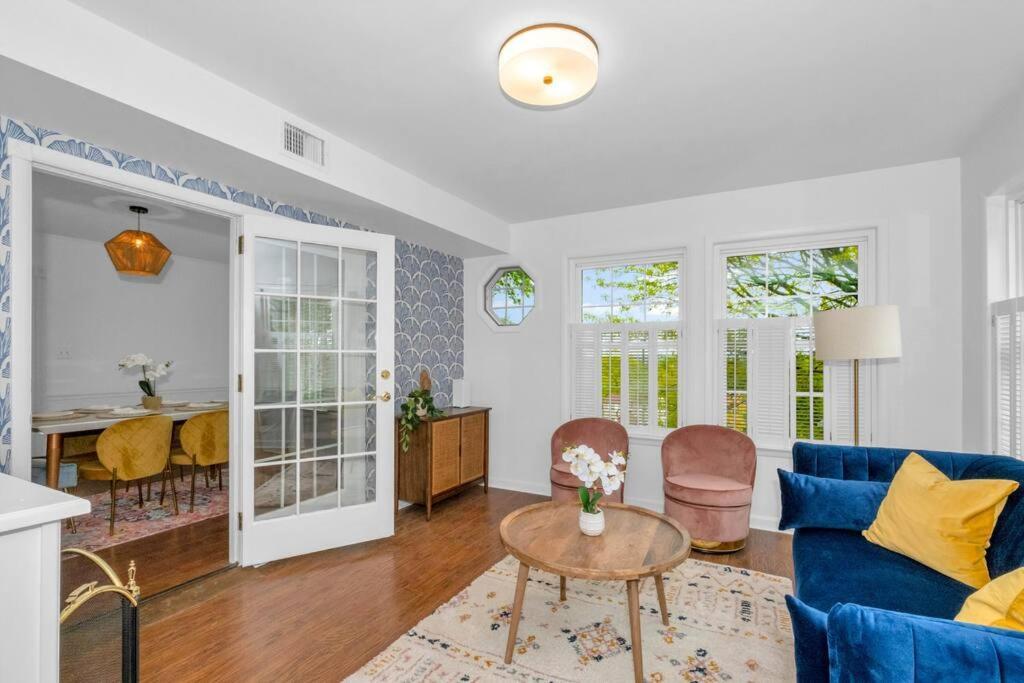 Holiday home Brand New, Renovated Urban Oasis With Plenty Of Parking Pittsburgh