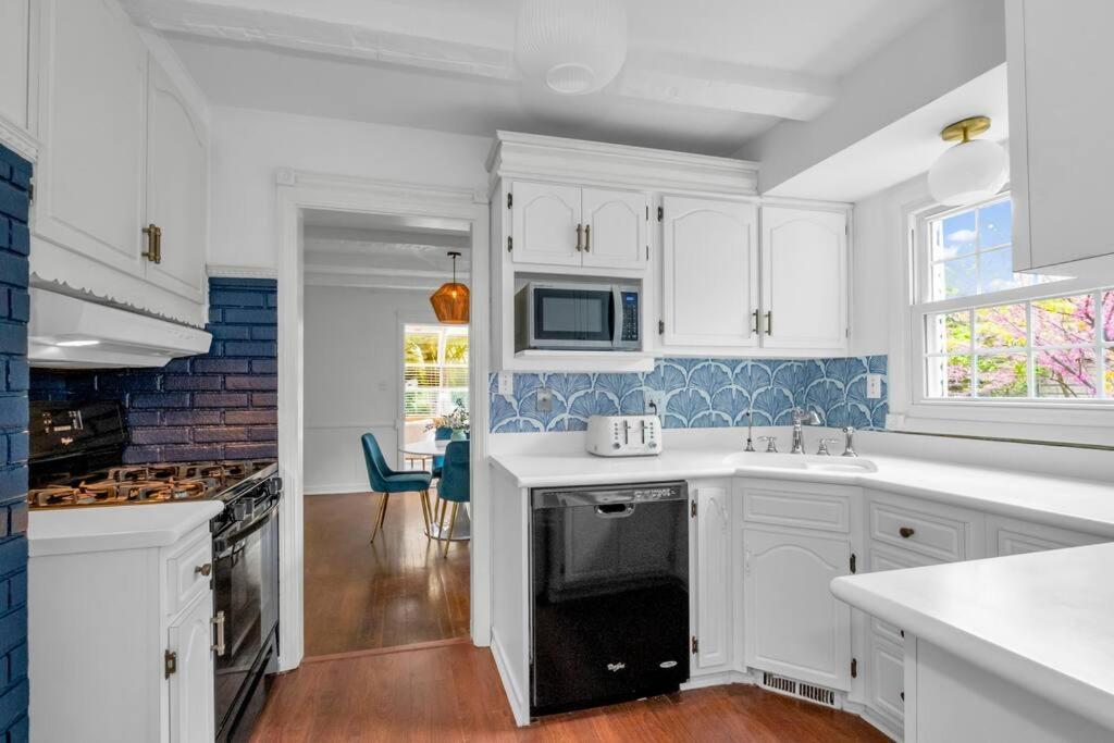 Holiday home Brand New, Renovated Urban Oasis With Plenty Of Parking Pittsburgh