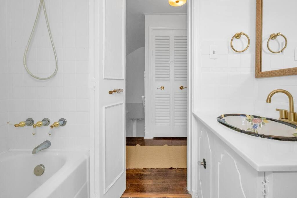 Brand New, Renovated Urban Oasis With Plenty Of Parking