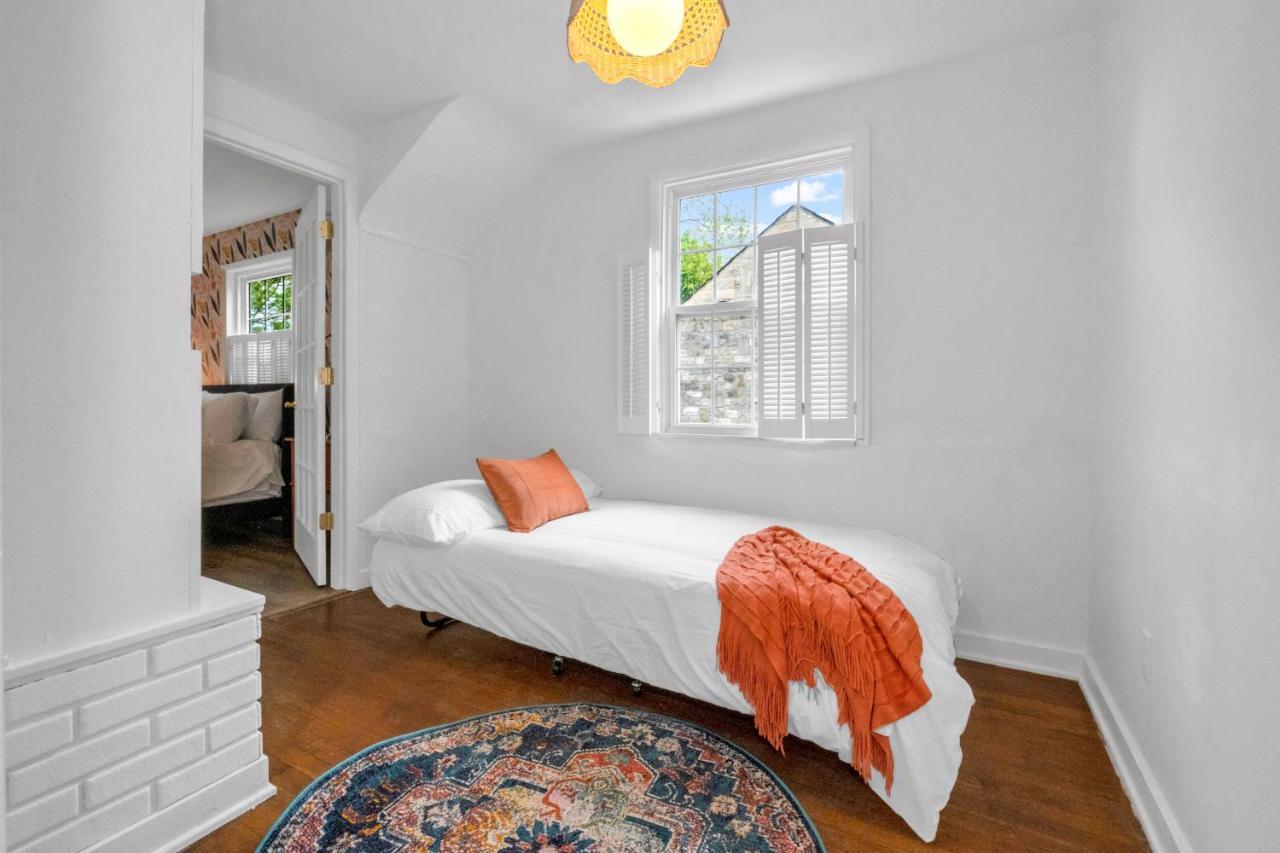 Brand New, Renovated Urban Oasis With Plenty Of Parking Holiday home Pittsburgh